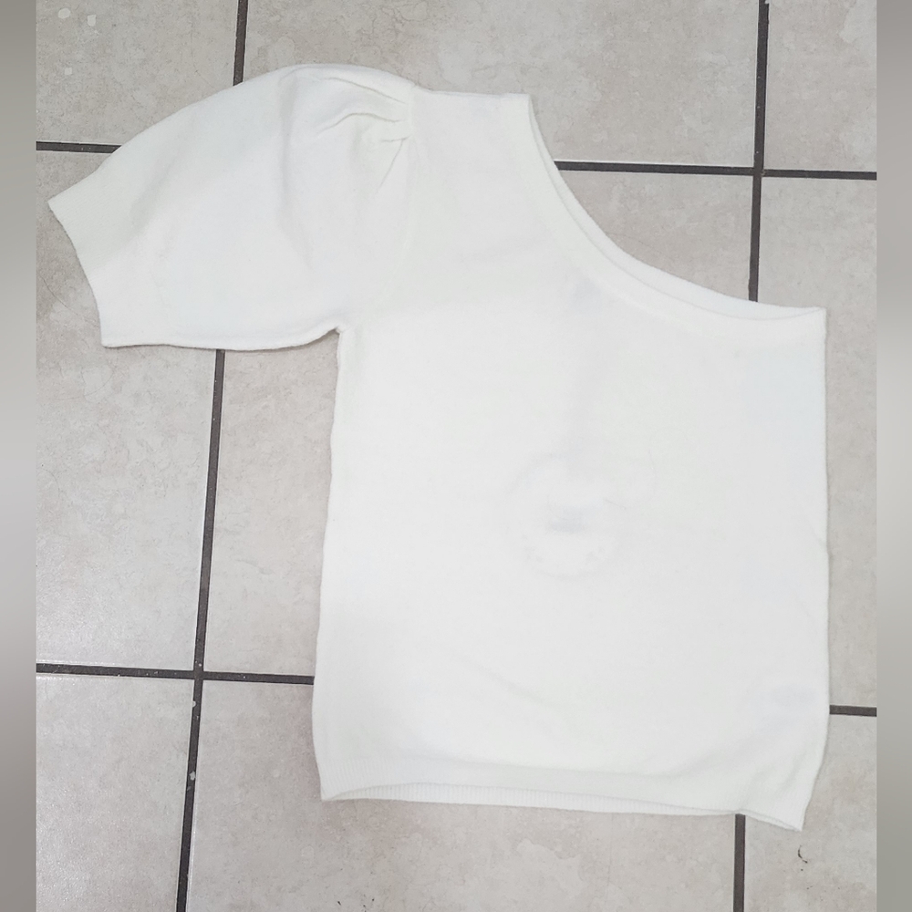 New Muche Muchette Off-Shoulder‎ White Top, Small.